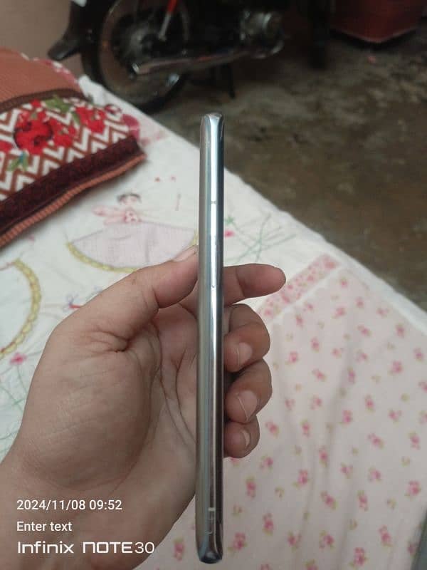 oneplus 9 pro 12 GB 256 GB like a new condition 4