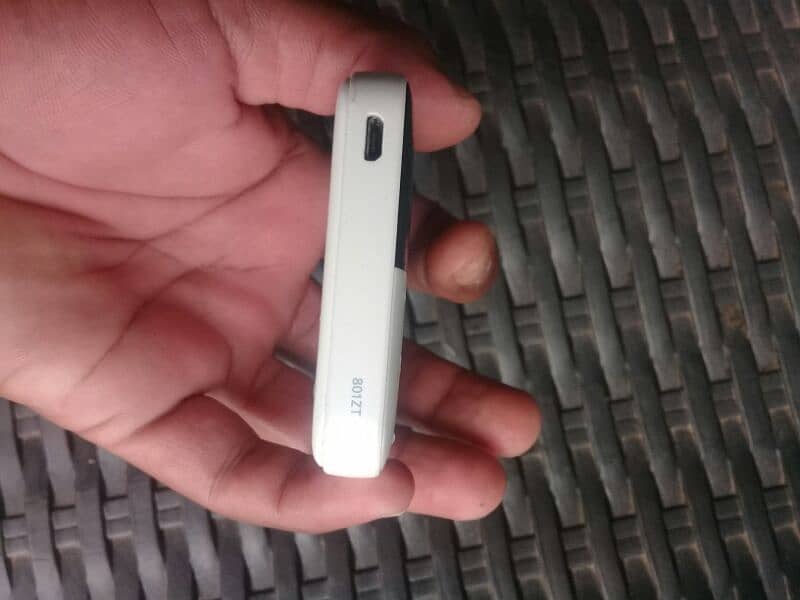 pocket Wi-Fi zt 801 model 1