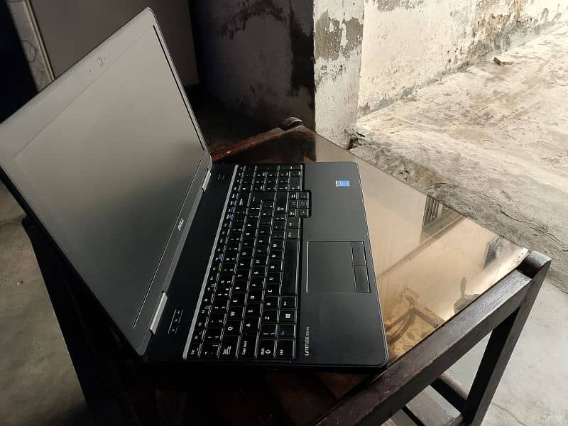 Dell Latitude E5540 0