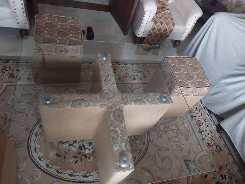 Center table with stools 2