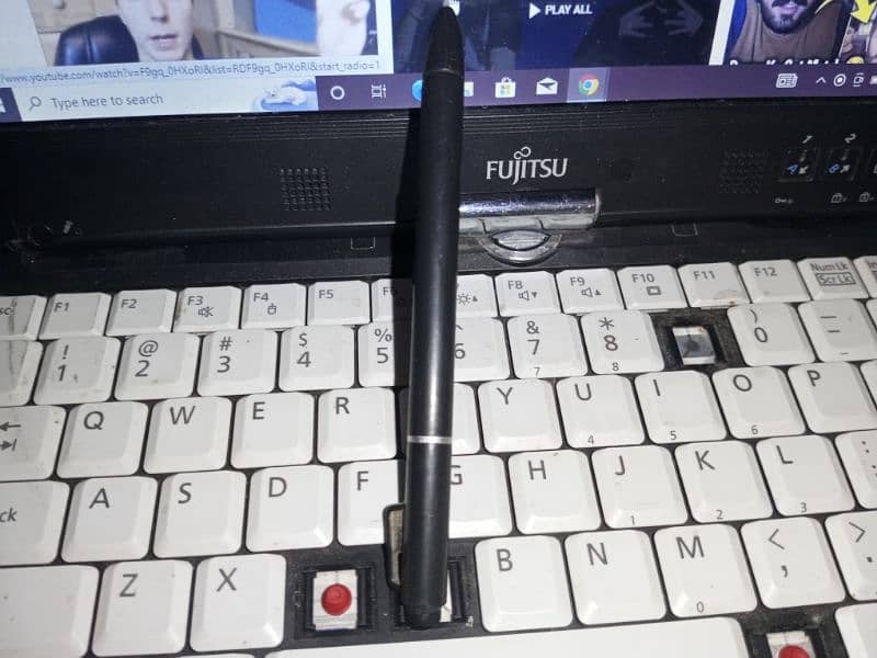 Fujitsu Laptop 4GB ram 32GBrom with digital pen and convertable laptop 4