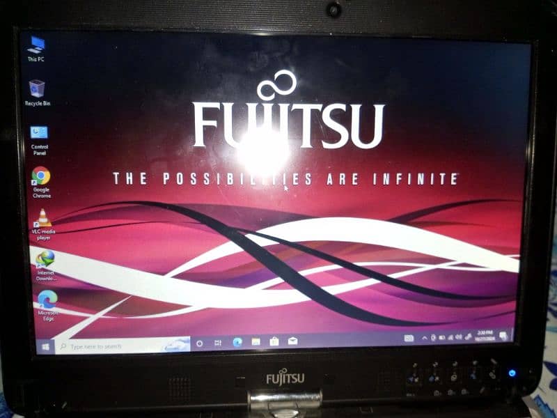 Fujitsu Laptop 4GB ram 32GBrom with digital pen and convertable laptop 6