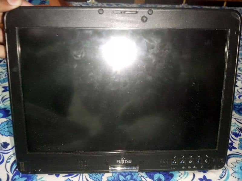 Fujitsu Laptop 4GB ram 32GBrom with digital pen and convertable laptop 10