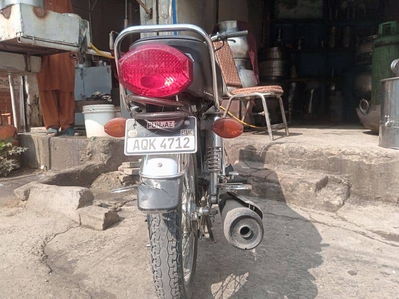 Read add first 125 Honda 23 model read 4