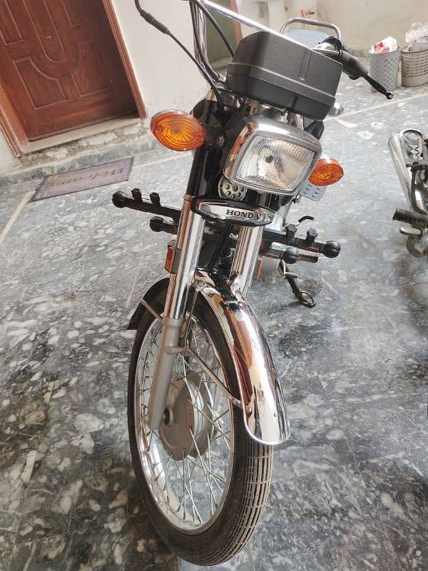 Honda CG 125 Condition 10/10 Just 4k km driven 2