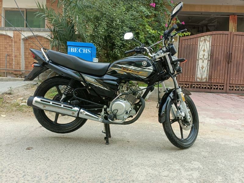 Yamaha YB125Z DX Motorcycle 4