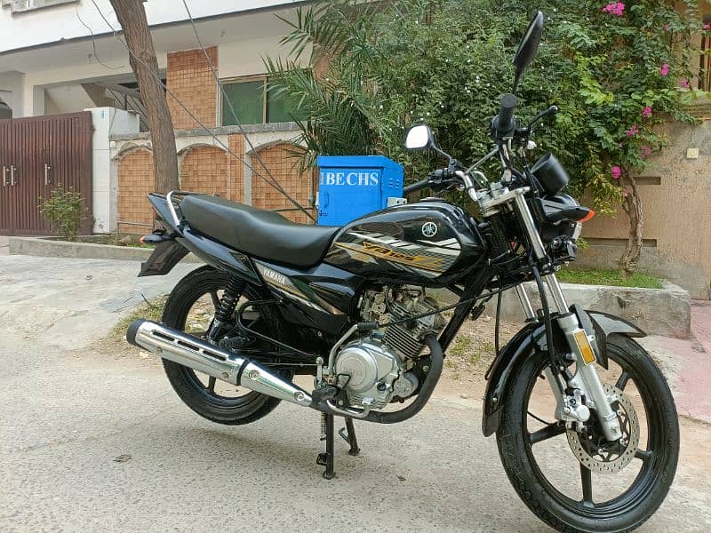 Yamaha YB125Z DX Motorcycle 5