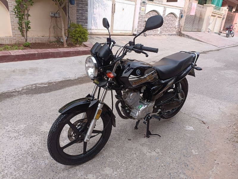 Yamaha YB125Z DX Motorcycle 6