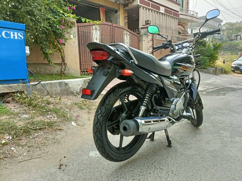 Yamaha YB125Z DX Motorcycle 7