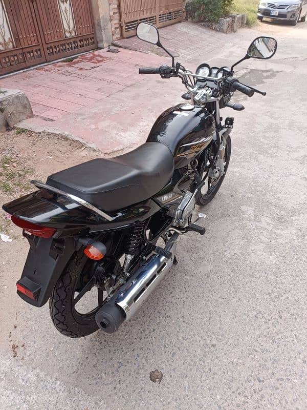 Yamaha YB125Z DX Motorcycle 10