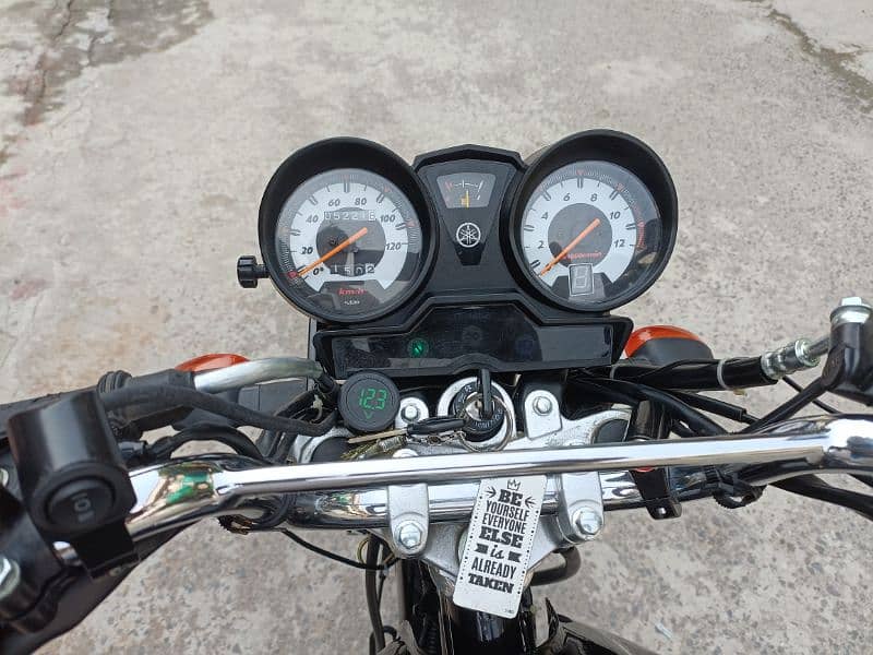 Yamaha YB125Z DX Motorcycle 14