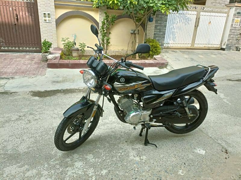 Yamaha YB125Z DX Motorcycle 15