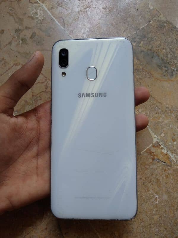 Samsung A30. Non pta Gaming device 3/32gb. 48mp. better then realme 0