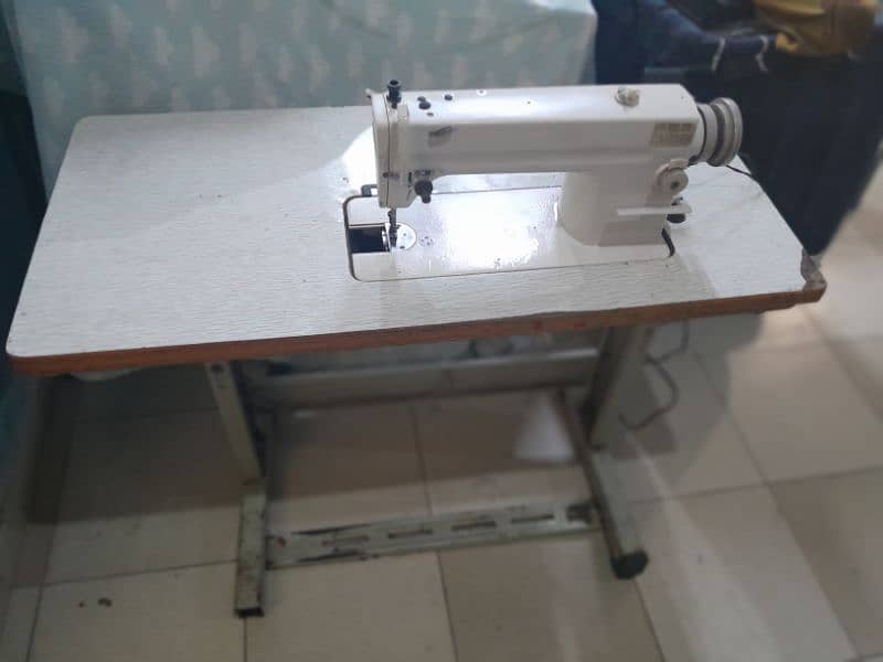 Singer sewing Machine with stand and motor 1