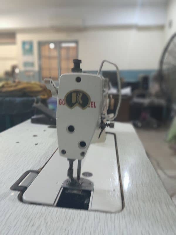 Singer sewing Machine with stand and motor 3