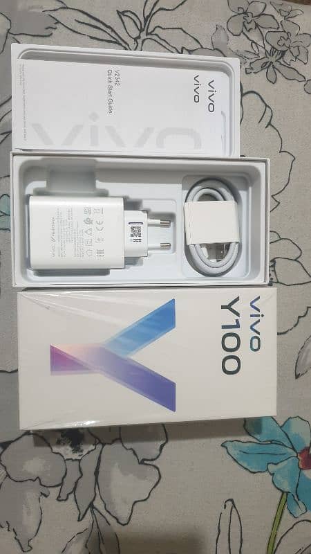 Vivo Y100 / 8Gb 256Gb Mobile phone / Pta approved 2