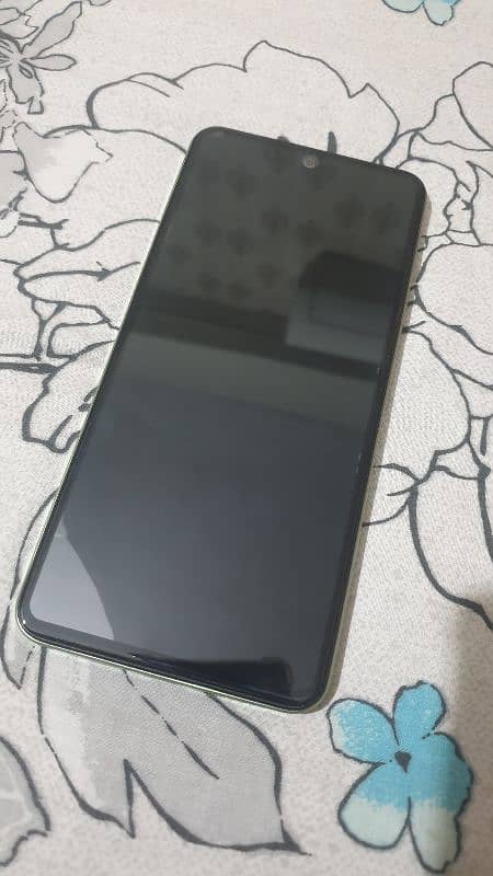 Vivo Y100 / 8Gb 256Gb Mobile phone / Pta approved 3