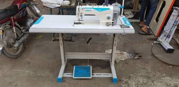 Jack F4 Sewing machine