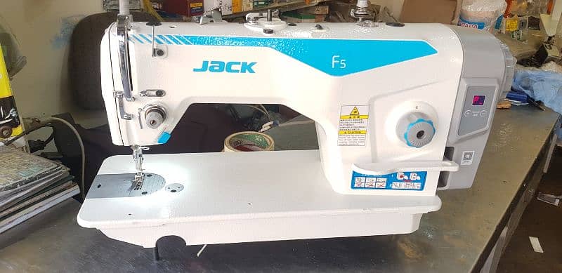 Jack F4 Sewing machine 1