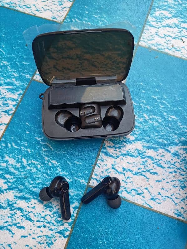 M19 earbuds 3