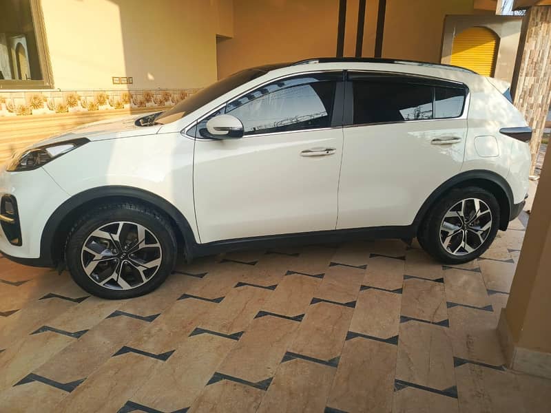 KIA Sportage FWD 2021 1