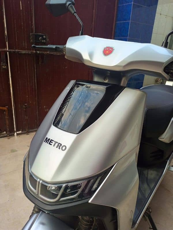 Metro T9 Electric Scooter 3