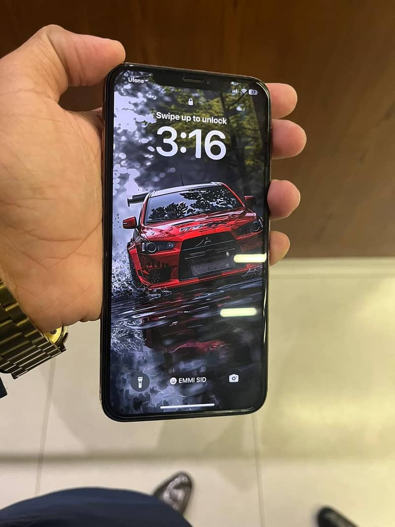 Apple iPhone Xs Max 1