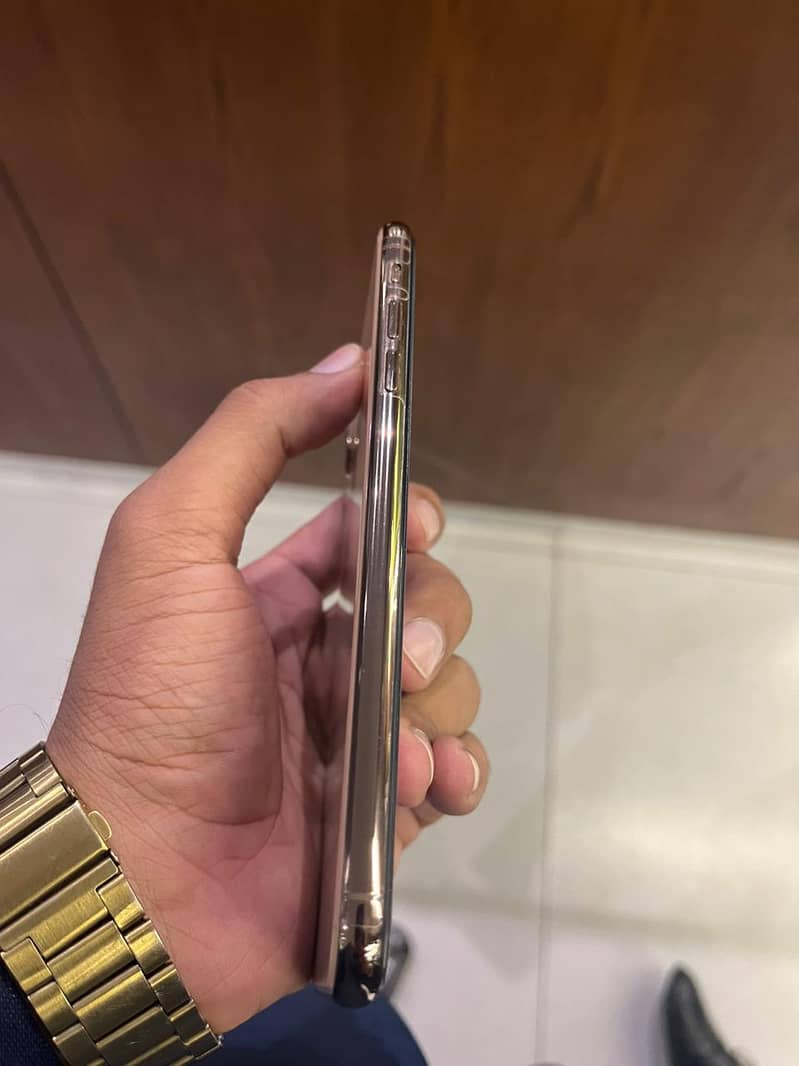 Apple iPhone Xs Max 2