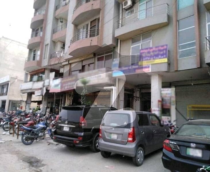 A Flat Of 350 Square Feet In Johar Town Phase 2 - Block H3 2