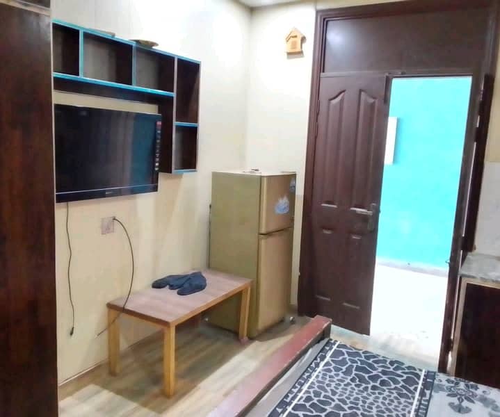 Johar Town Phase 2 - Block H3 Flat Sized 250 Square Feet For rent 1