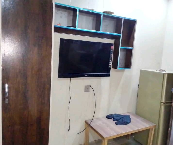 Johar Town Phase 2 - Block H3 Flat Sized 250 Square Feet For rent 5