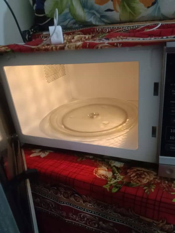 Brand New microwave oven 0