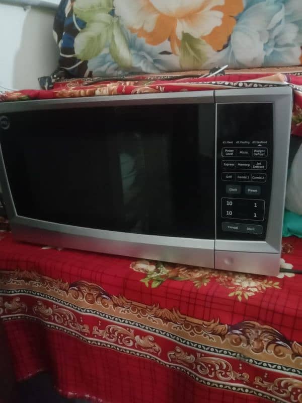 Brand New microwave oven 2