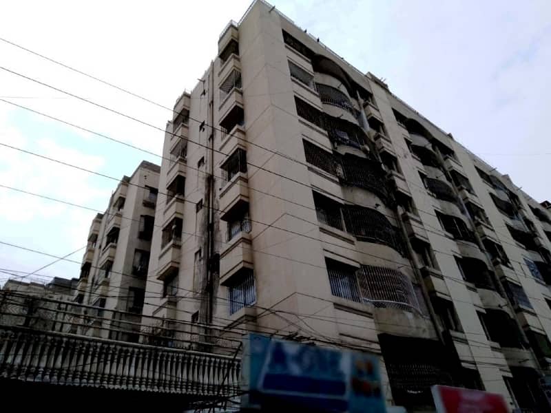 Prime Location Flat Sized 1350 Square Feet Is Available For sale In Gulshan-e-Iqbal - Block 13-D2 21