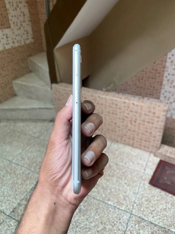 IPhone 8plus 64 Gb pta Approved white colour 6