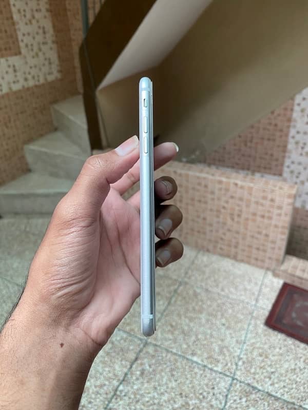 IPhone 8plus 64 Gb pta Approved white colour 7