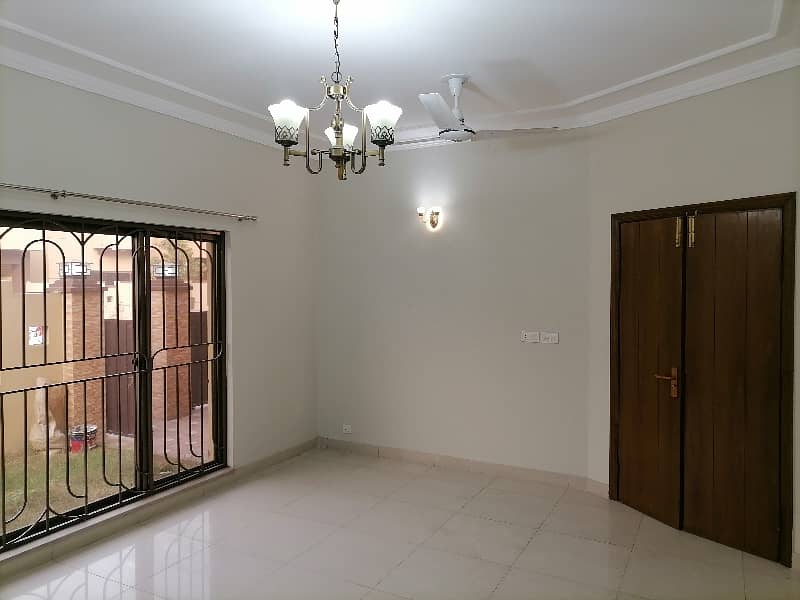 17 Marla House Available In Askari 10 - Sector F For sale 7