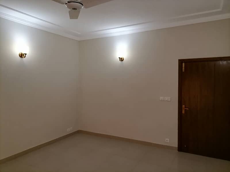 17 Marla House Available In Askari 10 - Sector F For sale 14