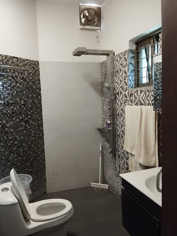 Askari-10 Lahore, 10- Marla 03 Badroom, Fully Furnished Upper Portion Available For Rent . 8