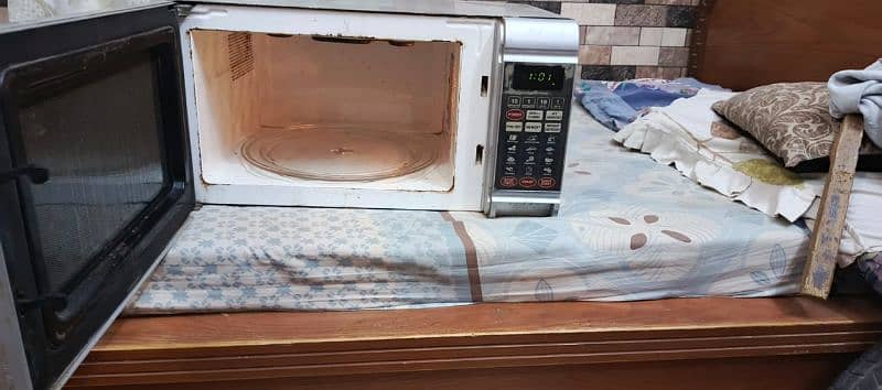 Dawlance Microwave Oven 1