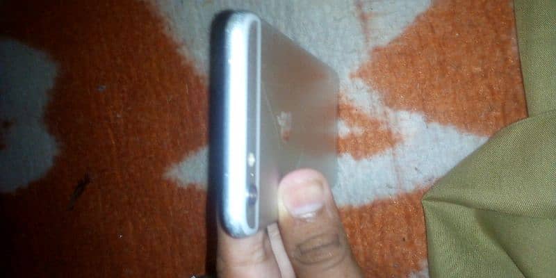 iphone 6 [64gb] storage screen is damage 1