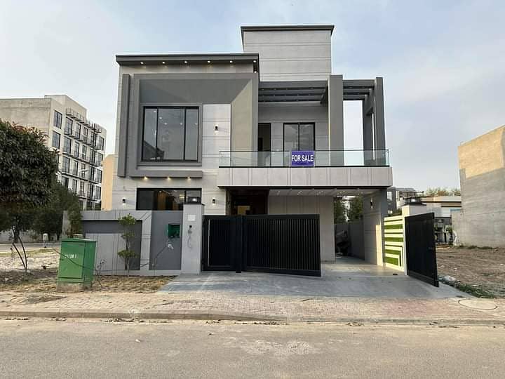 Brand new Ten Marla luxurious House with solid construction and beautiful modern elevation at prime location near Mousqe, Park, Market and Petroleum station available in Rafi block Bahria Town Lahore 0