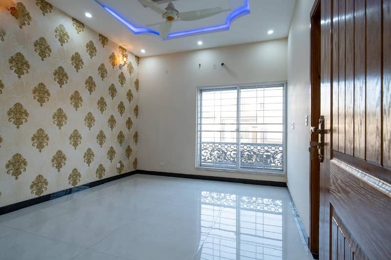 Ten Marla Beautiful Seven Beds House With Fully Basement At Fifty Feet Road In Overseas B Block Bahria Town 34