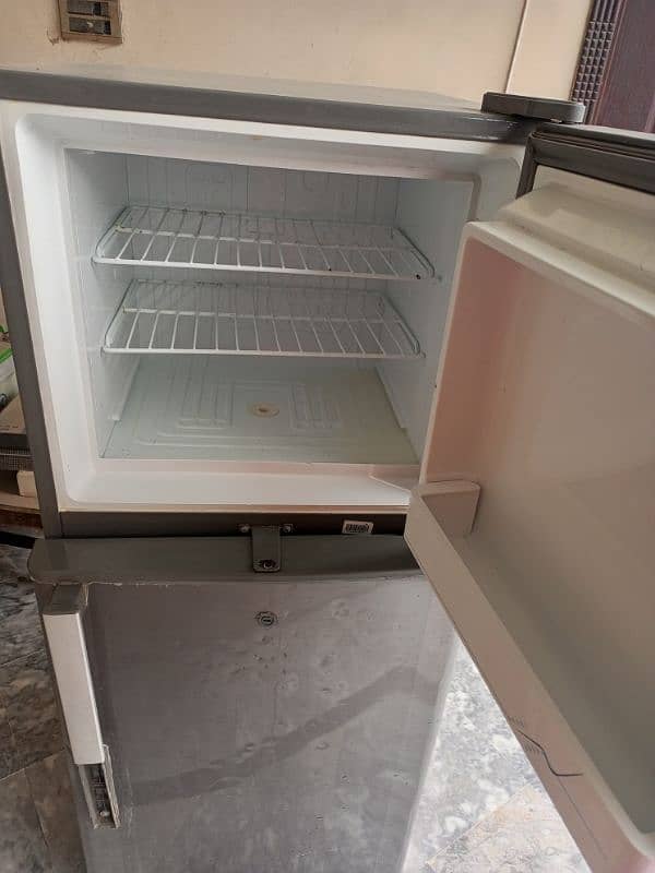 Dawlance Fridge /refrigerator 4