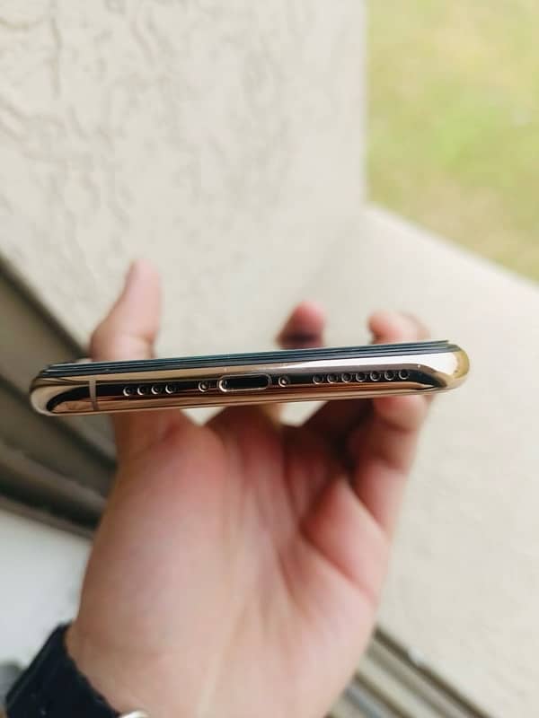 IPhone xs max 64gb golden color 10/10 condition non pta 4