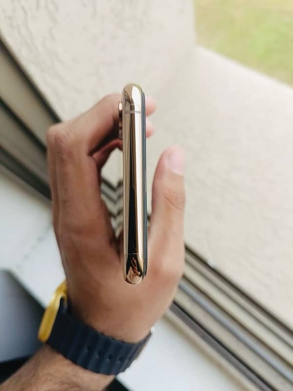 IPhone xs max 64gb golden color 10/10 condition non pta 5