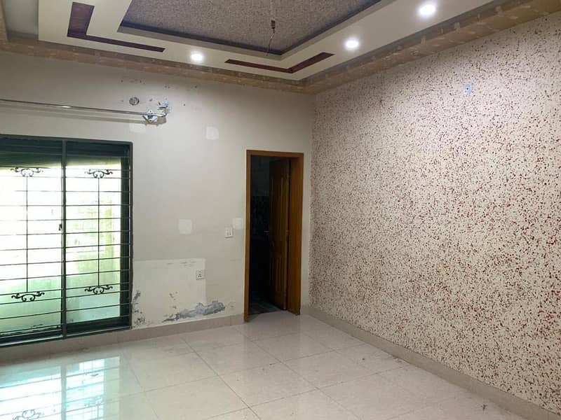 Johar Town 10 Marla New Upper Portion Suitable For Office & Family Very Neat & Clean Portion 3