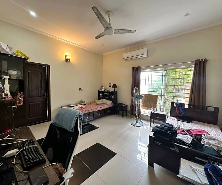 1 Kanal Lower Portion Ideally Situated In LDA Avenue - Block F 3