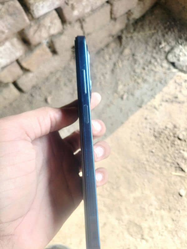 infinix hot40i lush condition with inbox or 6 month waranty 1