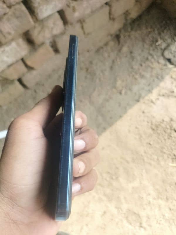 infinix hot40i lush condition with inbox or 6 month waranty 2